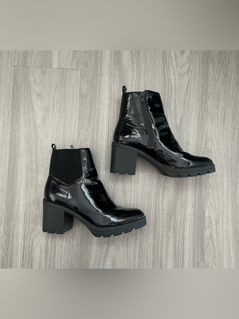 Naturalizer Verney2 Black Patent Leather Lug Sole Ankle Boots Women’s 8.5M
